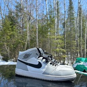 • Jordan 1 Mid “Smoke Grey”